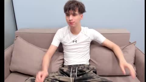 Snapshot of your_shy_guy chatting on 10.08.25 your_shy_guy online show from 10.08.25