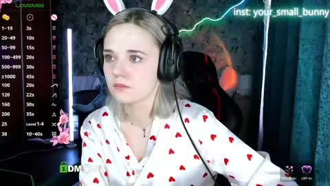 Snapshot of your_small_bunny chatting on 05.30.26 Molly online show from 05.30.26