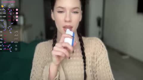 Mia  online show from 02.11.25