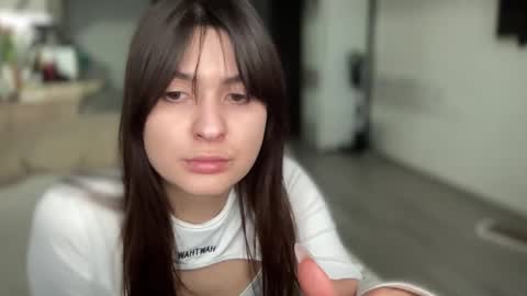 Mia  online show from 02.18.25