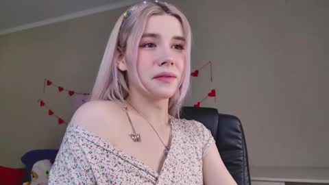 Snapshot of your_tender_doll chatting on 01.06.26 Alice online show from 01.06.26