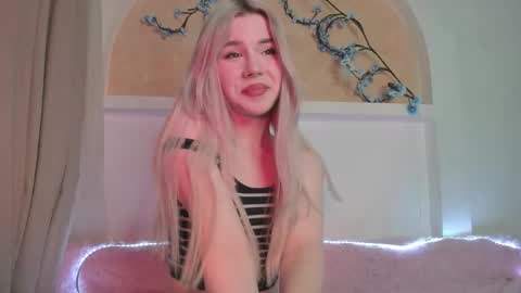 Snapshot of your_tender_doll chatting on 01.08.26 Alice online show from 01.08.26