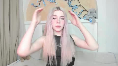 Snapshot of your_tender_doll chatting on 01.12.26 Alice online show from 01.12.26