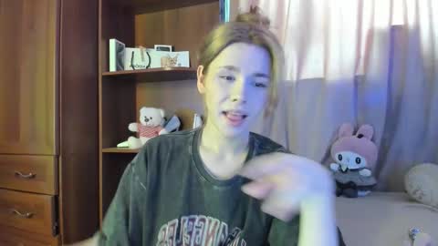 Snapshot of your_tender_doll chatting on 02.09.26 Alice online show from 02.09.26