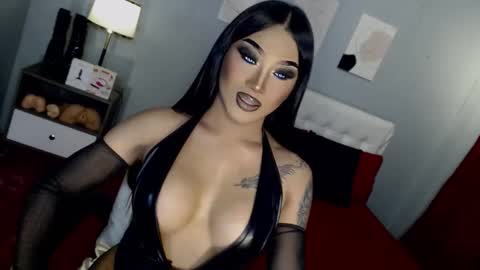 TRICXIEBELLE online show from 12.02.25