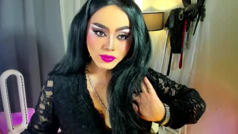  not into STINGY and CHEAP people online show from 11.12.25