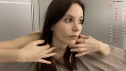 Snapshot of yourher0in chatting on 12.14.24 Aida online show from 12.14.24