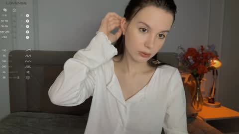 Snapshot of yourher0in chatting on 02.02.25 Aida online show from 02.02.25