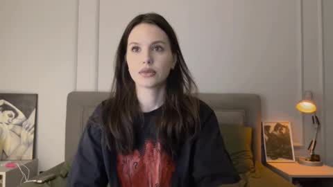 Snapshot of yourher0in chatting on 02.09.25 Aida online show from 02.09.25