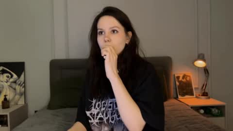 Snapshot of yourher0in chatting on 02.22.25 Aida online show from 02.22.25