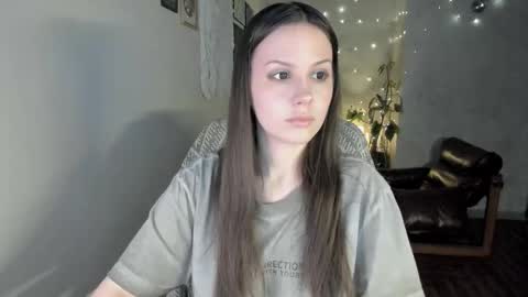 Snapshot of yourher0in chatting on 01.12.26 Aida online show from 01.12.26