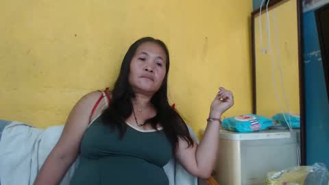 Snapshot of yourlove_regine chatting on 01.14.25 Regine online show from 01.14.25