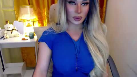 Snapshot of yourmistressofevil_isback chatting on 04.11.26 Adriana Maxwell online show from 04.11.26