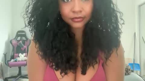 Snapshot of yourmommysilk chatting on 01.15.26 YOURMOMMY online show from 01.15.26