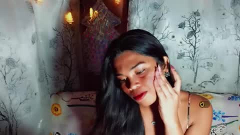 Snapshot of yourqueen_19 chatting on 05.19.26 yourqueen_19 online show from 05.19.26