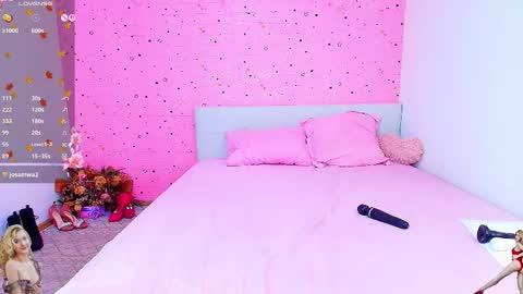 Snapshot of yours_lisa chatting on 10.04.25 online show from 10.04.25