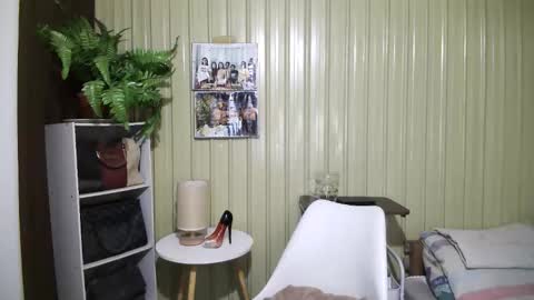 yoursubmissive_larah online show from 04.28.26