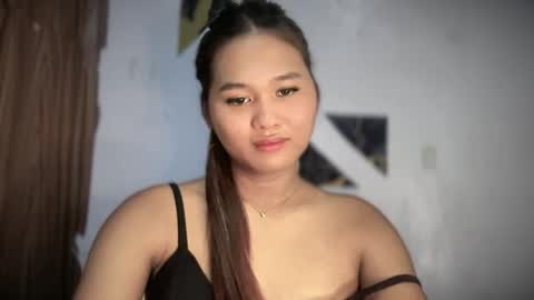 Snapshot of yoursweetgirl_zia chatting on 05.16.26 yoursweetgirl_zia online show from 05.16.26