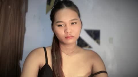 Snapshot of yoursweetgirl_zia chatting on 05.16.26 yoursweetgirl_zia online show from 05.16.26