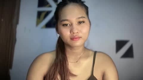 Snapshot of yoursweetgirl_zia chatting on 05.17.26 yoursweetgirl_zia online show from 05.17.26