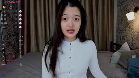 Snapshot of yoursweetsoul chatting on 09.15.25 Bella online show from 09.15.25