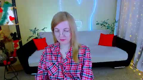 Snapshot of youruniverser chatting on 07.15.26 Alice online show from 07.15.26