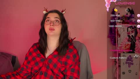 Snapshot of ysabell_viveris chatting on 12.12.24 Ysabell online show from 12.12.24