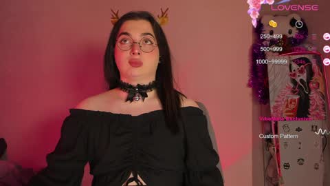 Snapshot of ysabell_viveris chatting on 12.22.24 Ysabell online show from 12.22.24