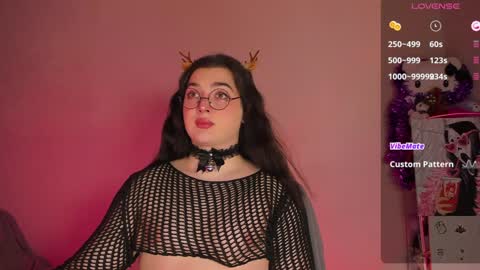 Snapshot of ysabell_viveris chatting on 12.23.24 Ysabell online show from 12.23.24