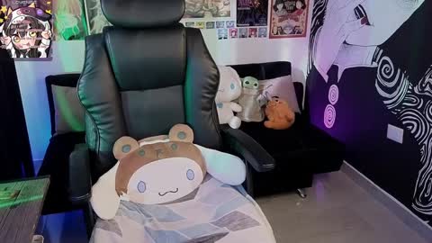 Snapshot of yuhwa chatting on 09.20.25 rawr Anne Independent model online show from 09.20.25