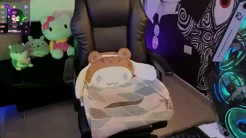 Snapshot of yuhwa chatting on 11.10.25 rawr Anne Independent model online show from 11.10.25