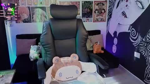 Snapshot of yuhwa chatting on 11.13.25 rawr Anne Independent model online show from 11.13.25