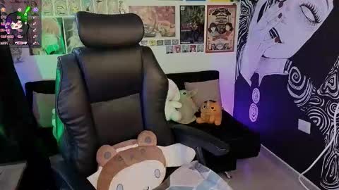 Snapshot of yuhwa chatting on 11.21.25 rawr Anne Independent model online show from 11.21.25