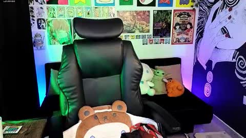 Snapshot of yuhwa chatting on 11.25.25 rawr Anne Independent model online show from 11.25.25