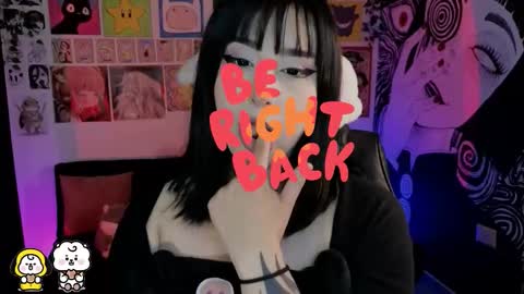    rawr   Anne Independent model      online show from 12.16.25