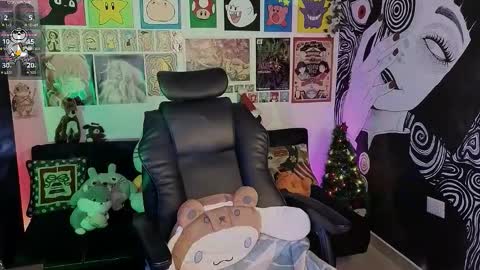    rawr   Anne Independent model      online show from 12.20.25