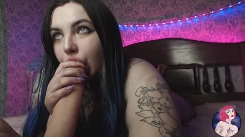 Snapshot of yuki_yumiya chatting on 12.19.24 Annie online show from 12.19.24