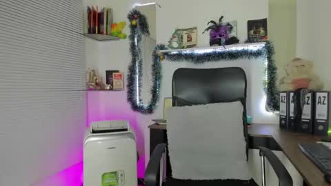 Snapshot of yukiodavis chatting on 12.06.24 Yukio Davis online show from 12.06.24