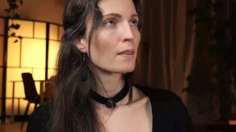 Snapshot of yulladao chatting on 11.18.25 yulla dao online show from 11.18.25