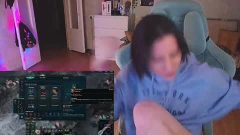 Snapshot of yum_neko_chan chatting on 01.08.25 Kris online show from 01.08.25