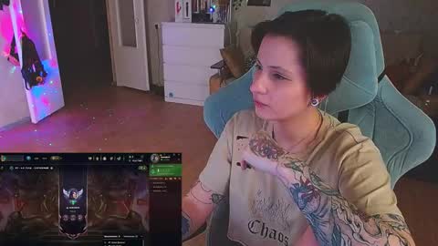 Snapshot of yum_neko_chan chatting on 02.06.25 Kris online show from 02.06.25