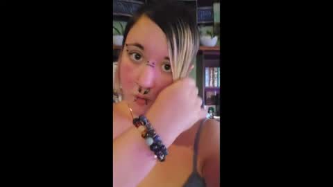 Yumi Sapphire online show from 12.01.25