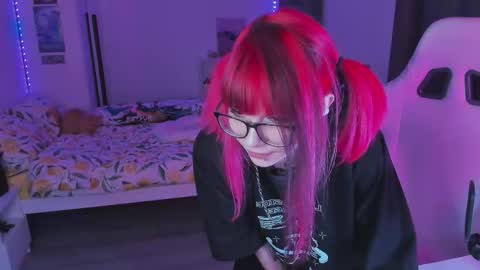 Yumi 3 online show from 09.17.25