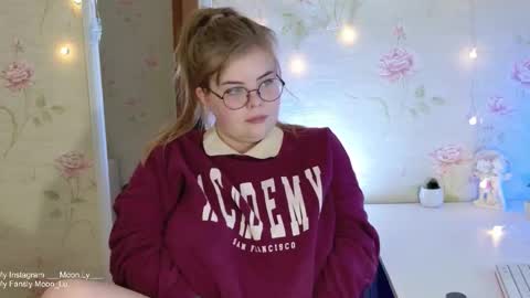 Snapshot of yumm_lolly chatting on 10.31.25 Polly online show from 10.31.25