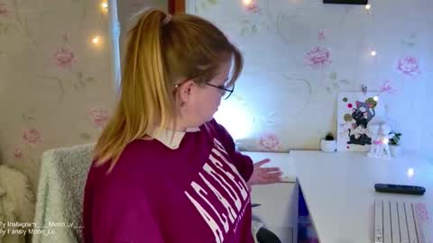 Snapshot of yumm_lolly chatting on 12.02.25 Polly online show from 12.02.25