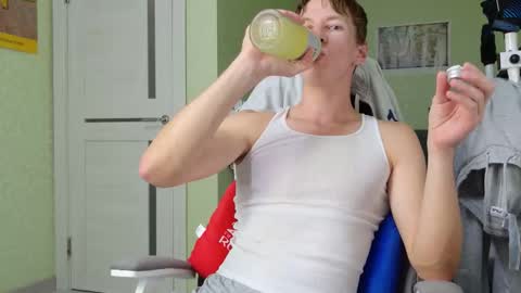 Snapshot of yummyalexxx chatting on 11.15.25 Alex online show from 11.15.25