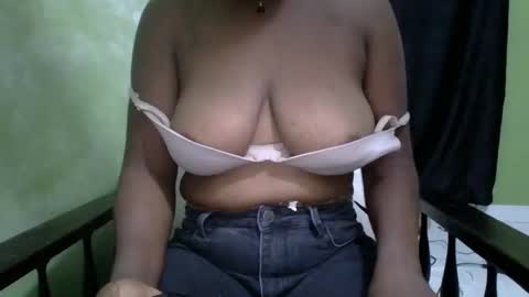 Snapshot of yummychocolate_2 chatting on 09.24.25 YUMMY online show from 09.24.25