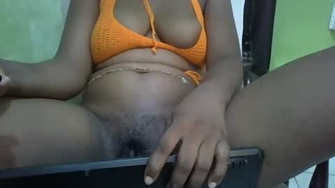 Snapshot of yummychocolate_2 chatting on 11.08.25 YUMMY online show from 11.08.25