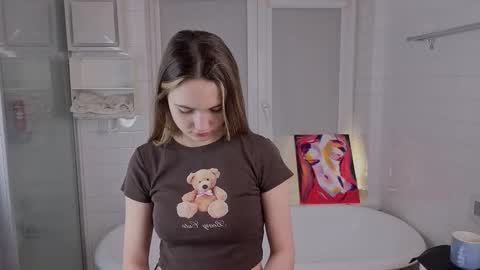 Snapshot of yummyemiily chatting on 02.26.26 Emily online show from 02.26.26