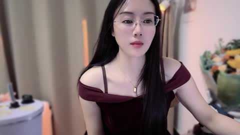 YunEr online show from 11.21.25